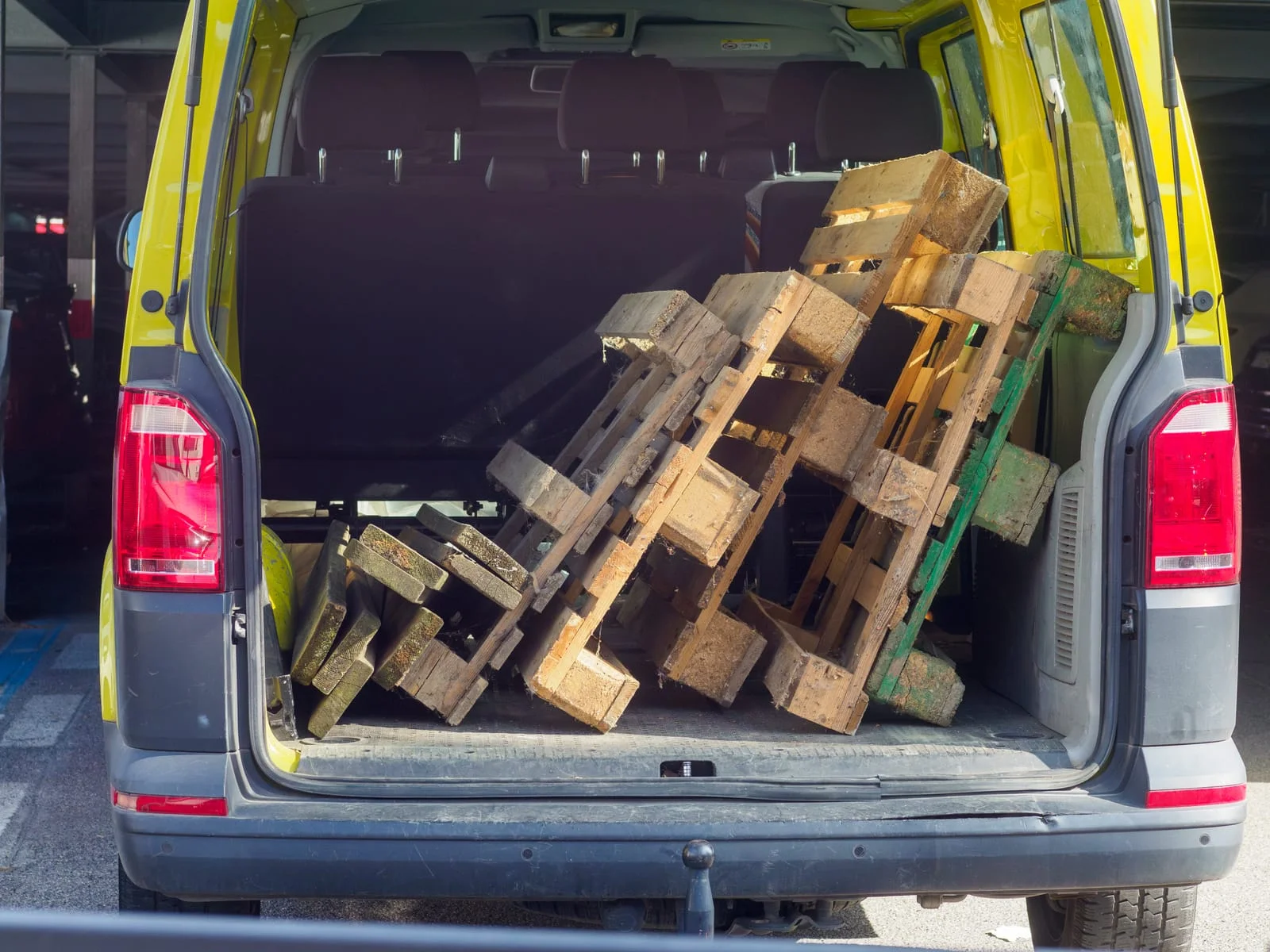 Van hire for marketplace resellers collecting pallet stock